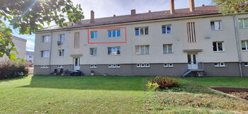 Pohled na dům ze zadní strany (zahrady) - Prodej bytu 2+1 v osobním vlastnictví 58 m², Rousínov