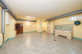 Prodej domu 180 m², Velatice