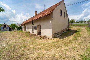 Prodej pozemku 2517 m², Liteň