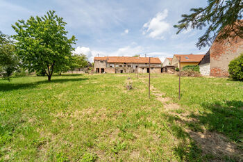 Prodej pozemku 2517 m², Liteň