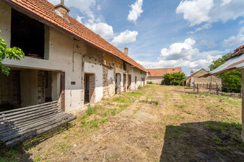 Prodej pozemku 2517 m², Liteň