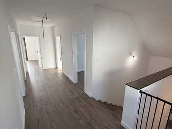schodiště 2.NP - Prodej domu 152 m², Horní Planá