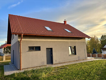 pohled ze strany dva vstupy do RD - Prodej domu 152 m², Horní Planá