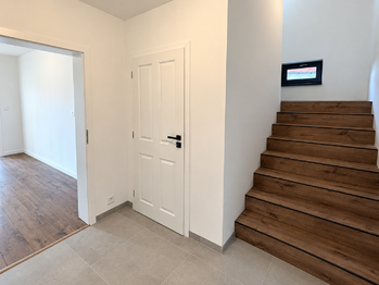 vstupní hala 1NP - Prodej domu 152 m², Horní Planá