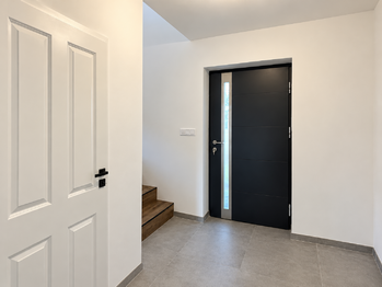vstupní hala 1NP - Prodej domu 152 m², Horní Planá