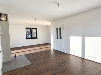 obývák, kuchyně 1NP - Prodej domu 152 m², Horní Planá