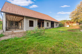 Zděná víceúčelová stavba - Prodej domu 238 m², Žabonosy
