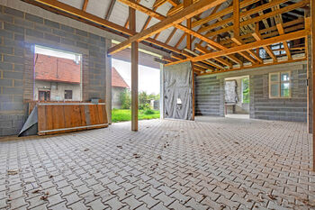 Zděná víceúčelová stavba - Prodej domu 238 m², Žabonosy