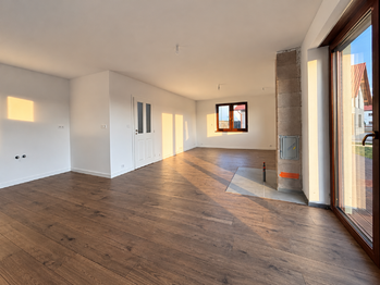 obývák s kuchyní 1NP - Prodej domu 152 m², Horní Planá