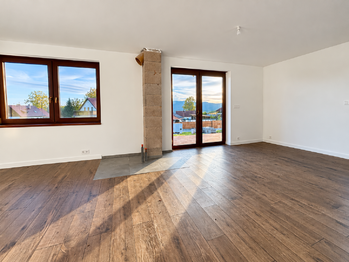 obývák s kuchyní 1NP - Prodej domu 152 m², Horní Planá
