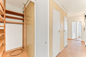 Prodej bytu 3+1 v osobním vlastnictví 81 m², Praha 10 - Petrovice