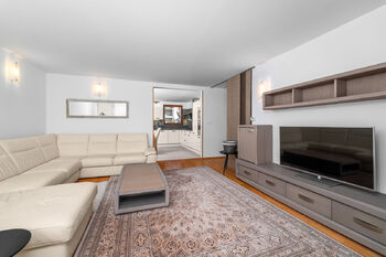 obývací pokoj - Prodej bytu 5+1 v osobním vlastnictví 191 m², České Budějovice