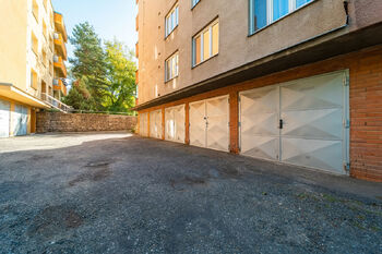 pohled na garáž - Prodej garáže 373 m², Brno