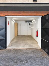 interiér garáže - Prodej garáže 373 m², Brno