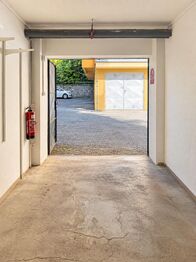 interiér garáže - Prodej garáže 373 m², Brno