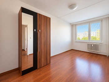 Prodej bytu 3+1 v osobním vlastnictví 70 m², Praha 10 - Horní Měcholupy