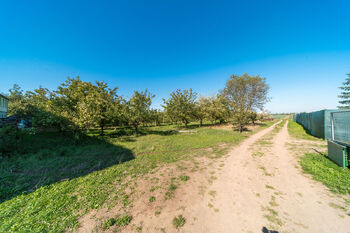 Prodej pozemku 892 m², Hrádek