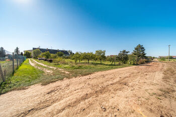 Prodej pozemku 892 m², Hrádek