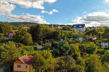 Pohled z dronu - Prodej pozemku 461 m², Karlovy Vary
