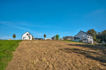 Prodej pozemku 993 m², Dlouhý Most