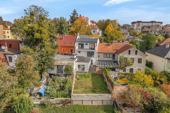 pohled do zahrady - Prodej domu 306 m², Ústí nad Orlicí