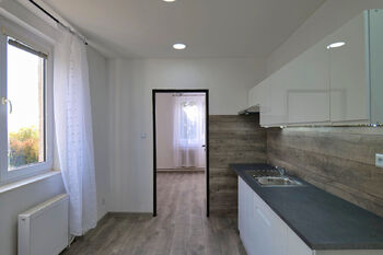 Prodej bytu 3+1 v osobním vlastnictví 57 m², Zběšičky