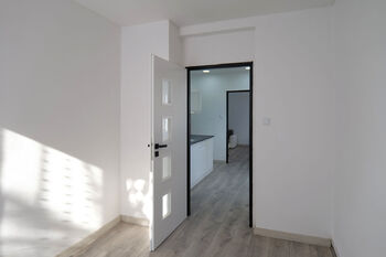 Pokoj - Prodej bytu 3+1 v osobním vlastnictví 57 m², Zběšičky