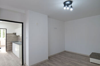 Obývací pokoj - Prodej bytu 3+1 v osobním vlastnictví 57 m², Zběšičky