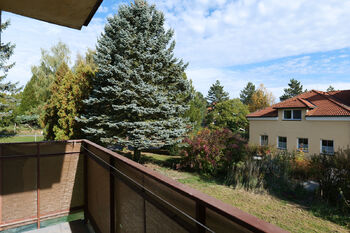 Pohled z balkonu - Prodej bytu 3+1 v osobním vlastnictví 57 m², Zběšičky