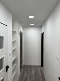 Předsíň - Prodej bytu 3+1 v osobním vlastnictví 57 m², Zběšičky