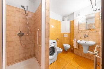 1NP Koupelna - Prodej domu 298 m², Brno