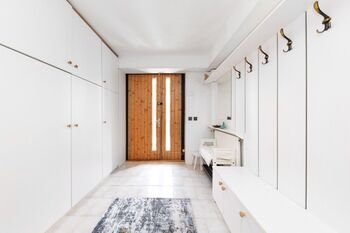 Předsíň - vstup - Prodej domu 298 m², Brno