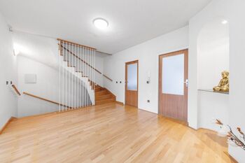 2NP Chodba - Prodej domu 298 m², Brno