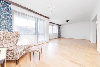 2NP Obývací pokoj - Prodej domu 298 m², Brno