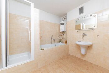 3NP Koupelna - Prodej domu 298 m², Brno