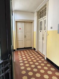 chodba domu - Pronájem bytu 2+1 v osobním vlastnictví 57 m², Plzeň