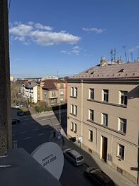 pohled z okna - Pronájem bytu 2+1 v osobním vlastnictví 57 m², Plzeň