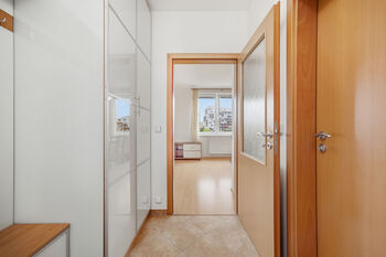 Pronájem bytu 1+kk v osobním vlastnictví 45 m², Praha 10 - Záběhlice