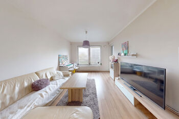 Obývací prostor - Prodej bytu 2+kk v osobním vlastnictví 55 m², Praha 4 - Modřany