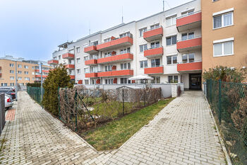 Pronájem bytu 1+kk v osobním vlastnictví 33 m², Praha 9 - Kyje