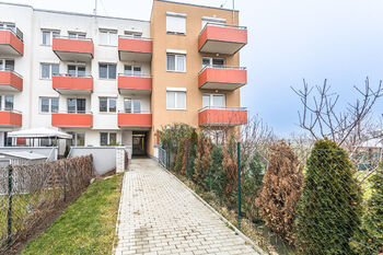 Pronájem bytu 1+kk v osobním vlastnictví 33 m², Praha 9 - Kyje