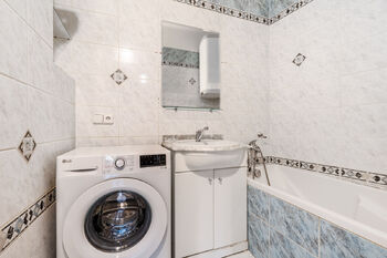 Koupelna - Pronájem bytu 3+1 v osobním vlastnictví 97 m², Praha 10 - Vršovice