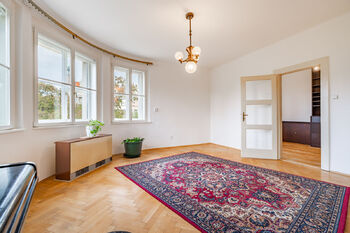 Obývací pokoj - Pronájem bytu 3+1 v osobním vlastnictví 97 m², Praha 10 - Vršovice