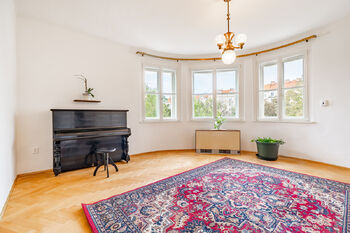 Obývací pokoj - Pronájem bytu 3+1 v osobním vlastnictví 97 m², Praha 10 - Vršovice