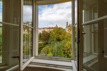 Výhled z pokoje - Pronájem bytu 3+1 v osobním vlastnictví 97 m², Praha 10 - Vršovice 