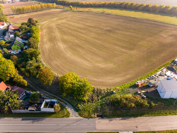 Prodej pozemku 9131 m², Kučerov