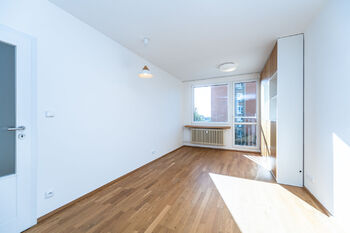 Pronájem bytu 2+kk v osobním vlastnictví 43 m², Praha 8 - Kobylisy