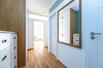Pronájem bytu 2+kk v osobním vlastnictví 43 m², Praha 8 - Kobylisy