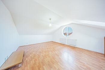 Prodej bytu 3+1 v osobním vlastnictví 134 m², Dolní Břežany