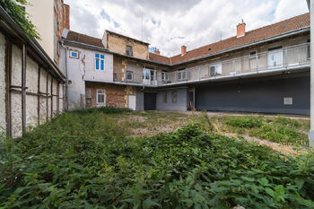 atrium bytového domu - Prodej bytu atypický v osobním vlastnictví 329 m², Brno